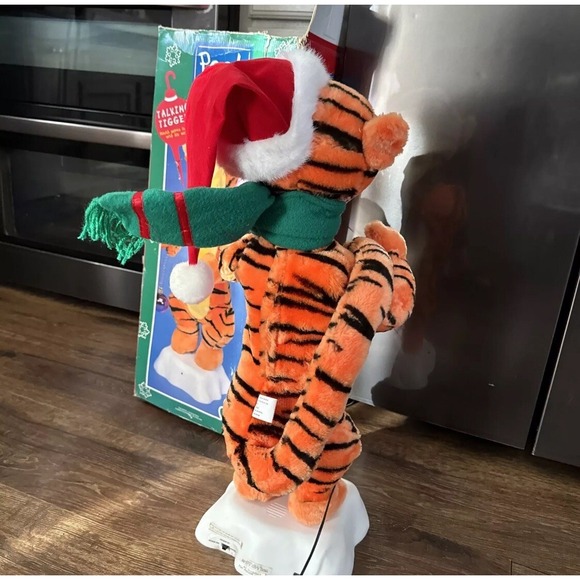 Disney Telco Motion-ette Winnie The Pooh (Tigger) Christmas Animated Display🍯🎄 - Picture 5 of 5